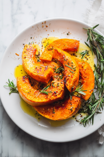 Scopri la Ricetta Perfetta per la Zucca Arrosto Ricetta di zucca arrosto autunnale con ingredienti freschi, ideale per insalate e contorni.
